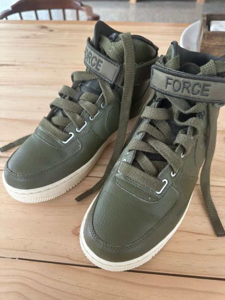 NIKE FORCE olive green