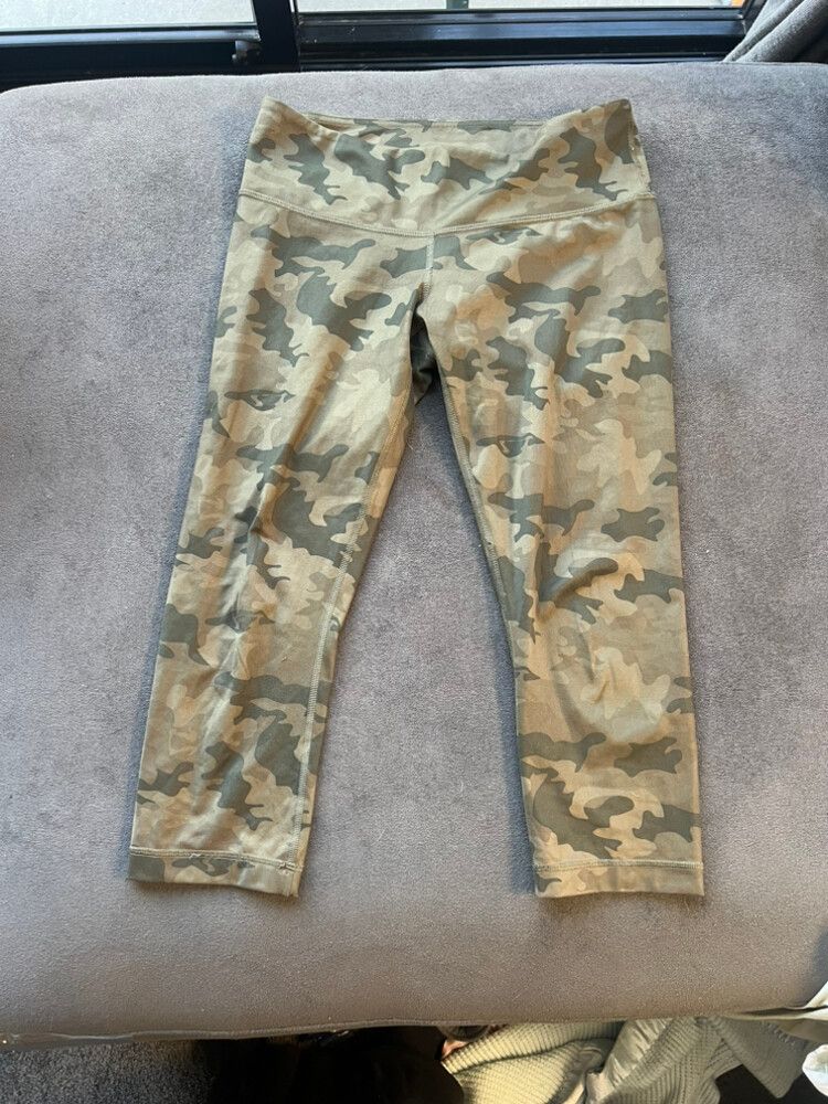 Lululemon Camo Cropped Leggings