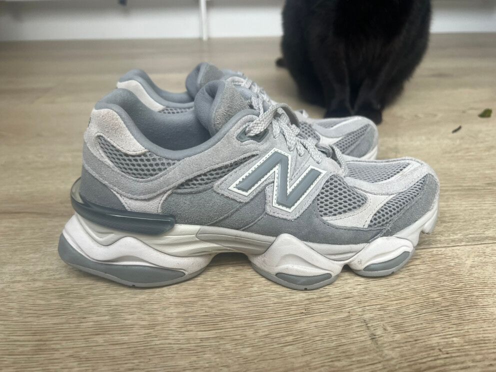 New Balance 9060 US7.5 Grey
