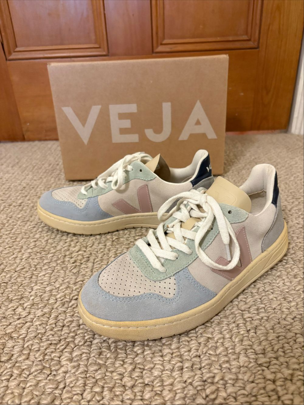 Veja V-10 Suede Sneakers - Colour Natural Babe - size 38