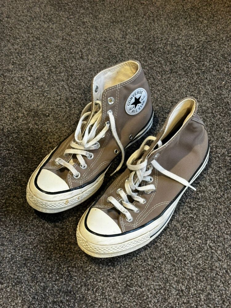 Beige Converse All Star
