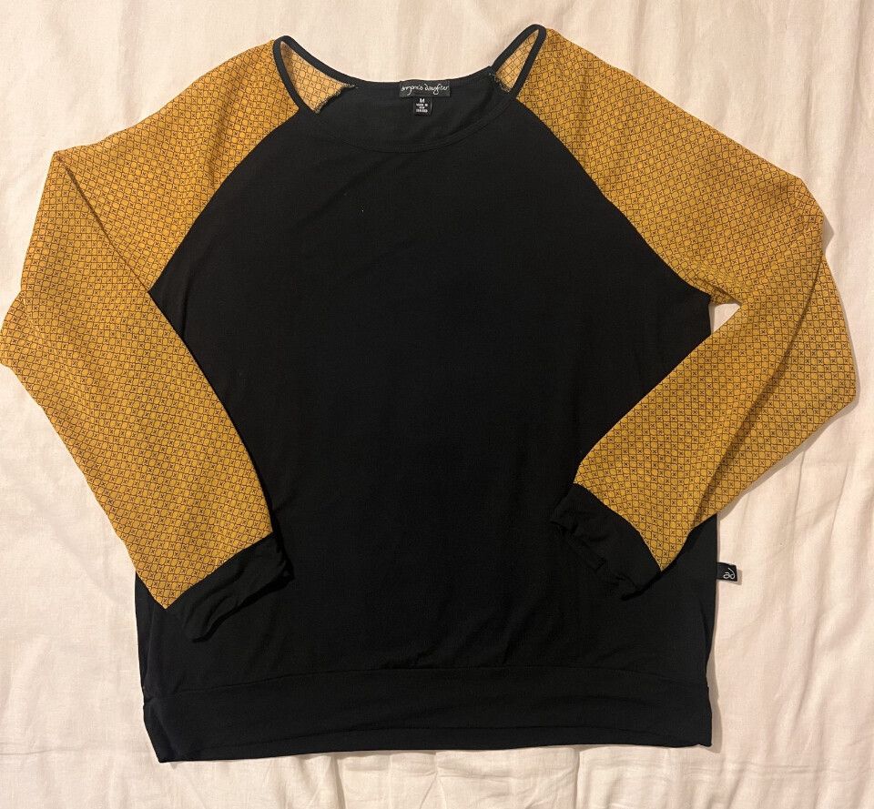 Anyone’s Daughter long Sleeve Top -size 10