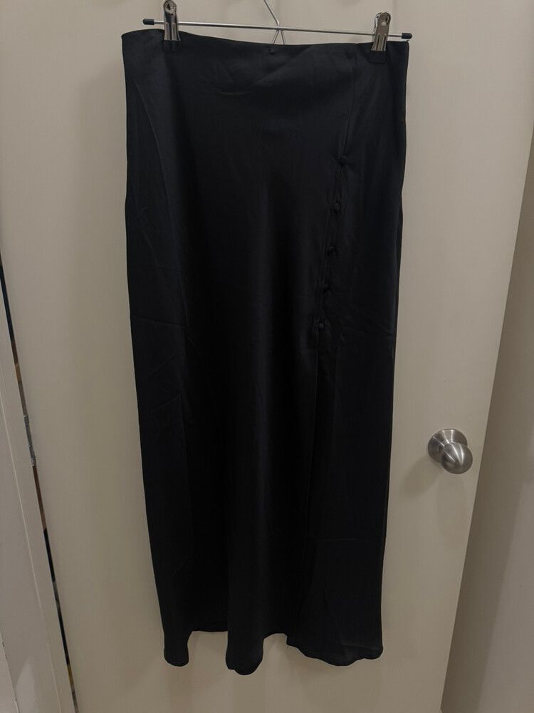 Alice In The Eve Black Midi Skirt