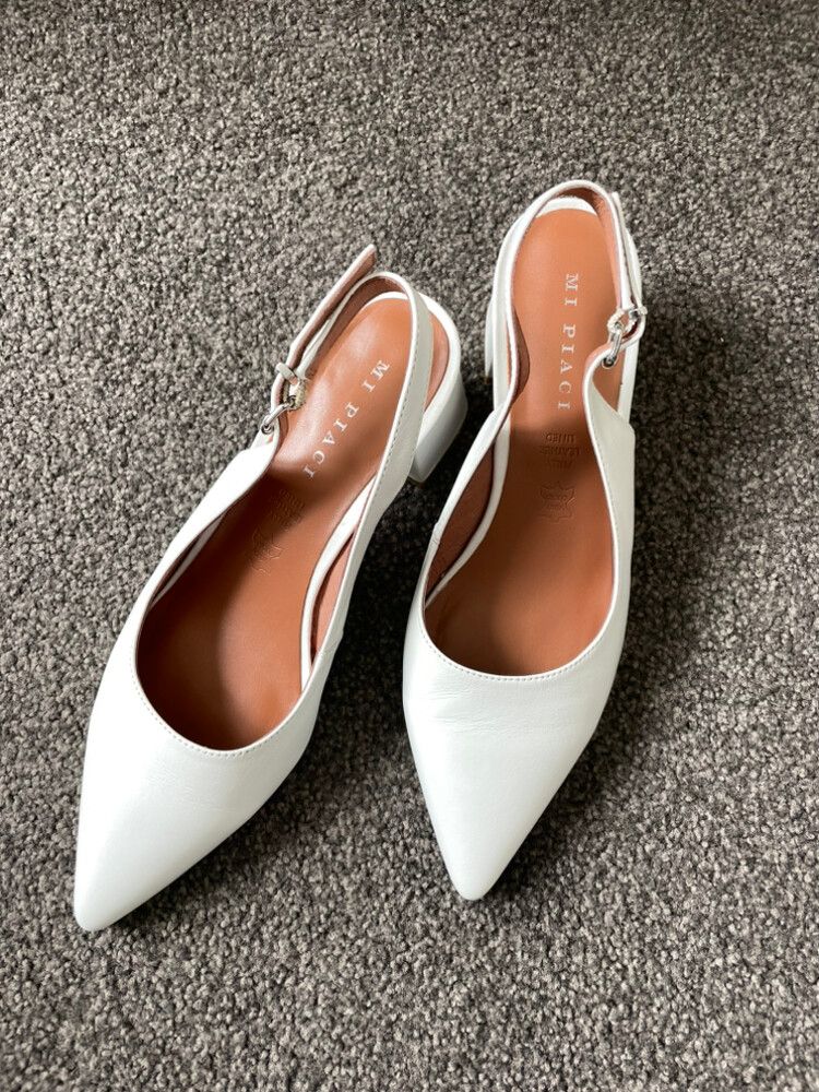 Mi Piaci Duchess Slingback Heels - White