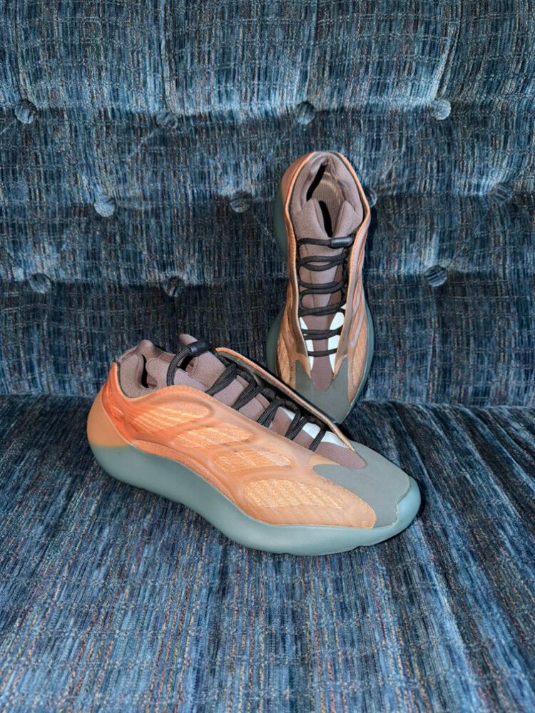 Adidas Yeezy 700 V3 “Copper Fade” sneakers