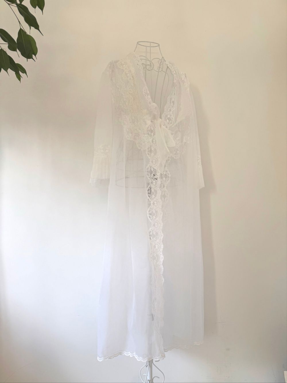 Vintage White Sheer Lace Peignoir Robe / Bridal Dressing Gown