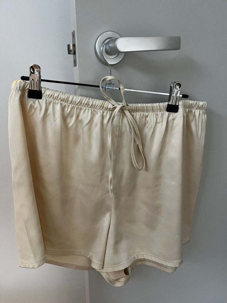 Satin cream shorts