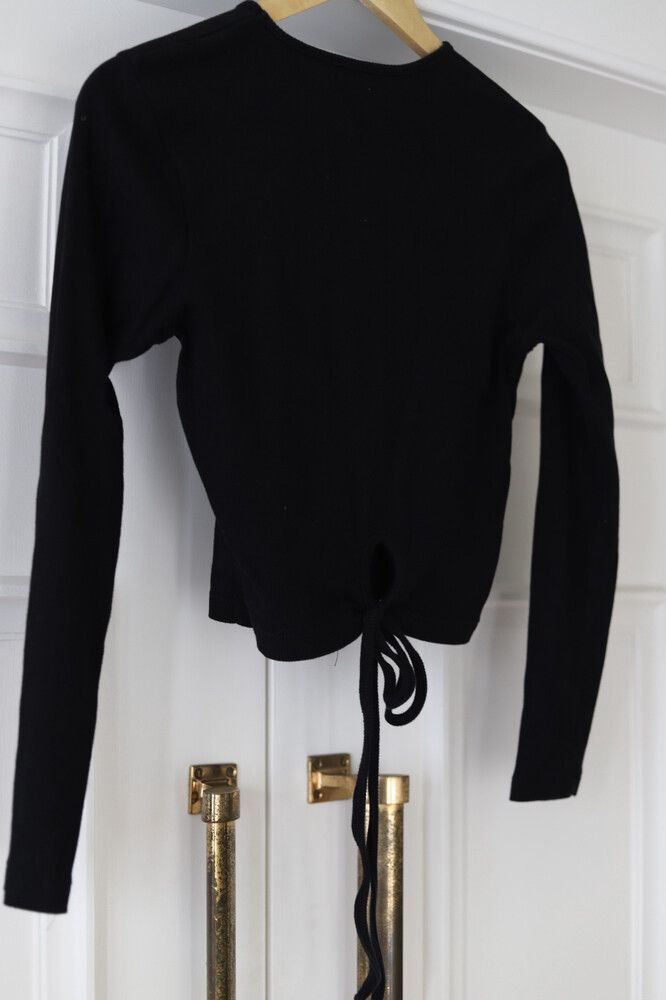 Black Crop Top With Tie At The Back