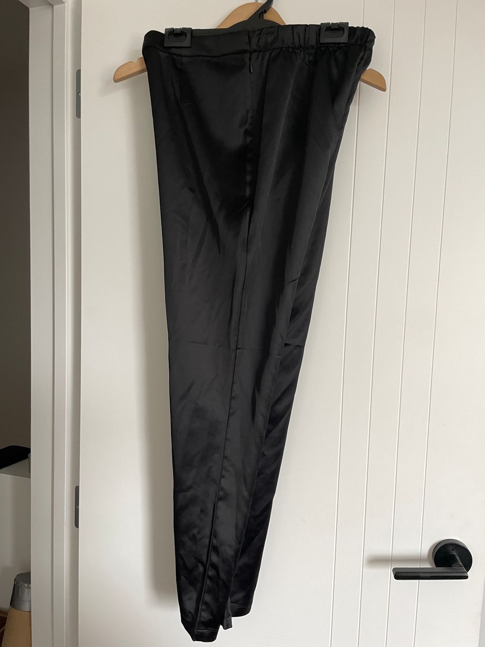 > CLASSIC BLACK SATIN CIGARETTE PANTS <