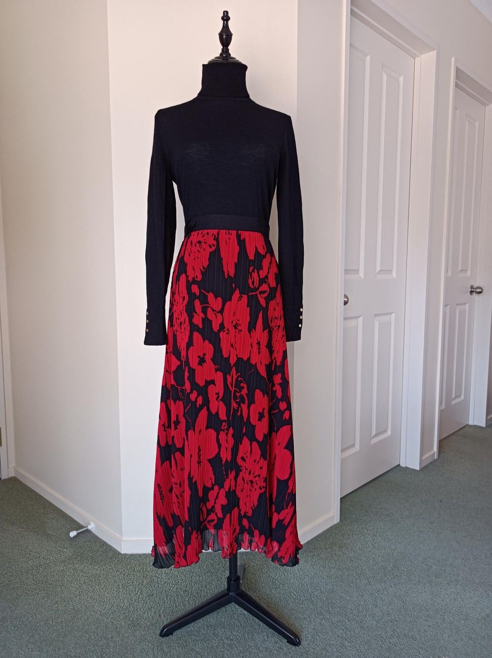 Cue Floral Midi Skirt BNWT