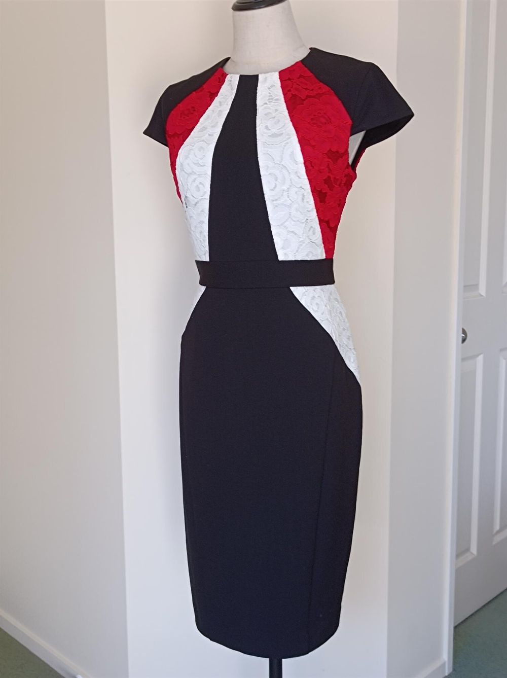 red and black color block dress CAROLINA HERRERA Size 10 Red Black Cotton Color Block Sheath Dress  Sui  Generis Designer Consignment