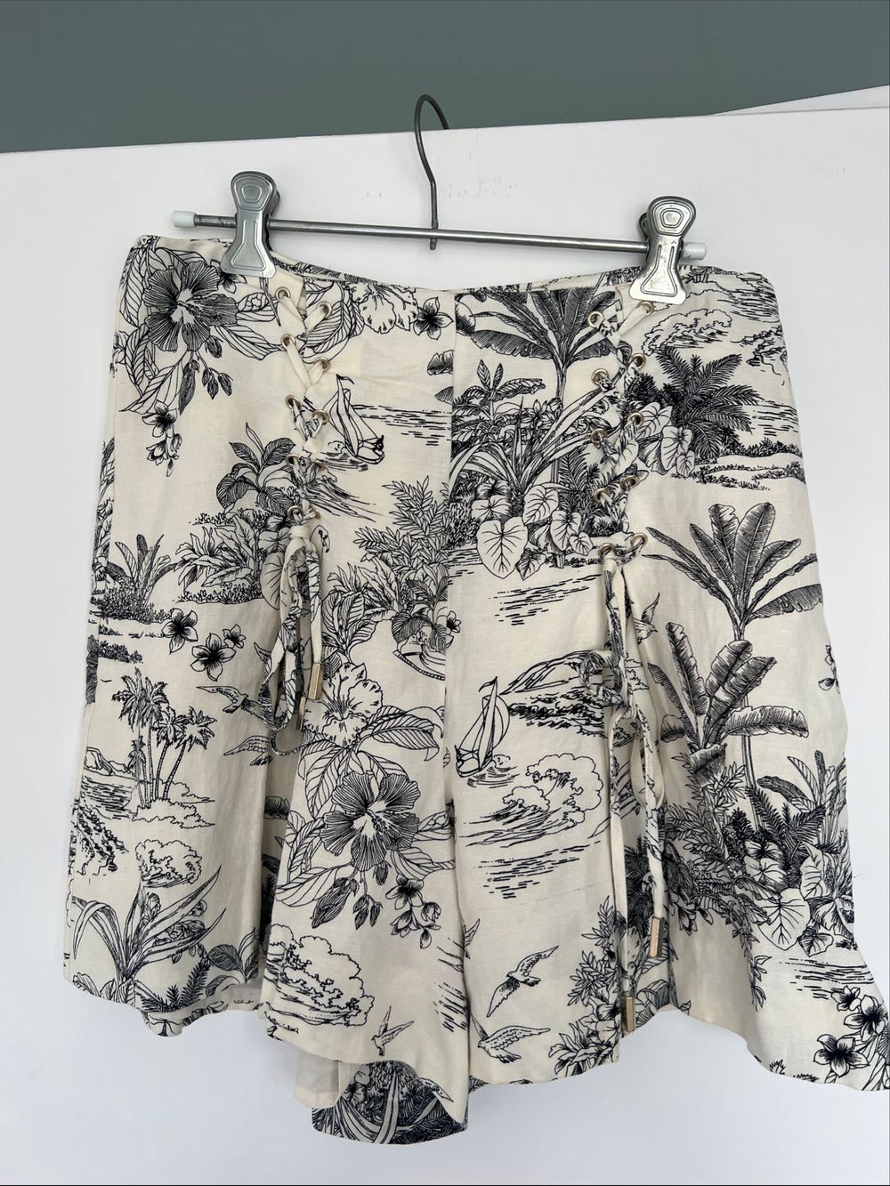 Witchery Floral linen Shorts