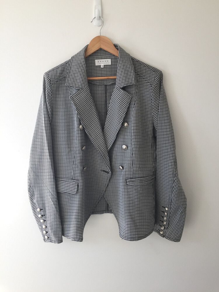 • Leoni• black and white gingham blazer with Silver Buttons Size 18.