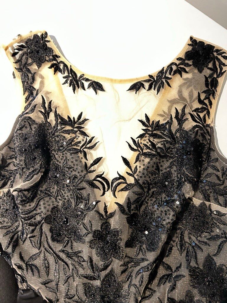 Montique Clothing - Gown / Evening Dress on Designer Wardrobe Montique Clothing - Gown / Evening Dress on Designer Wardrobe