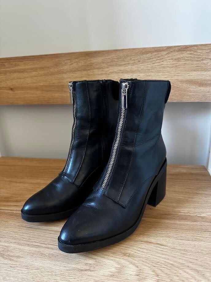Mi Piaci Front Zip Ankle Boot