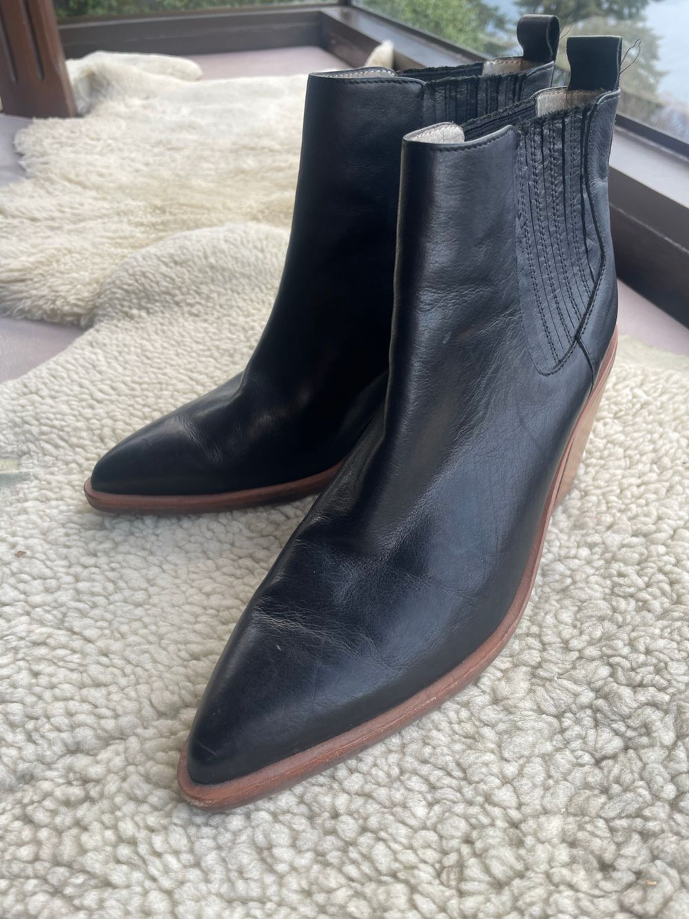 Chaos & Harmony Black Leather Pointed Boots