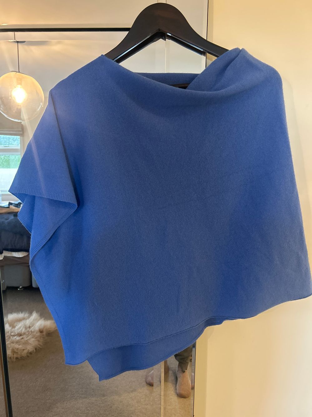 Capture Lambswool cape