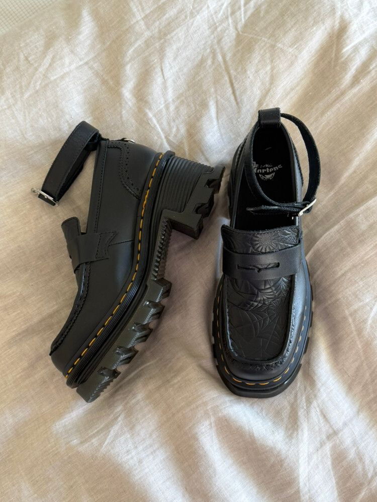 Dr Martens x Wednesday LIMITED EDITION