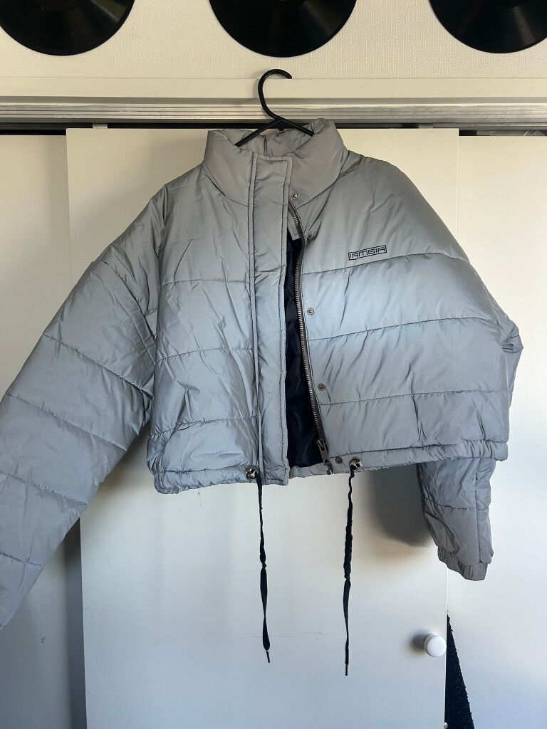 I AM GIA Crop Reflective Puffer