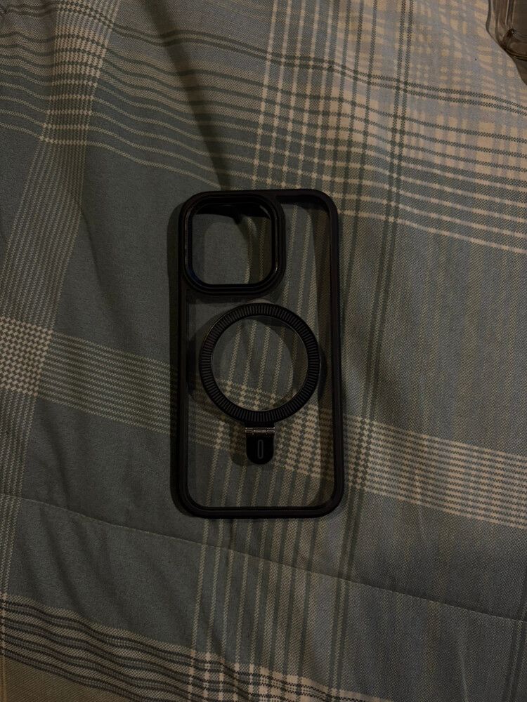 clear and black IPhone 15 pro case