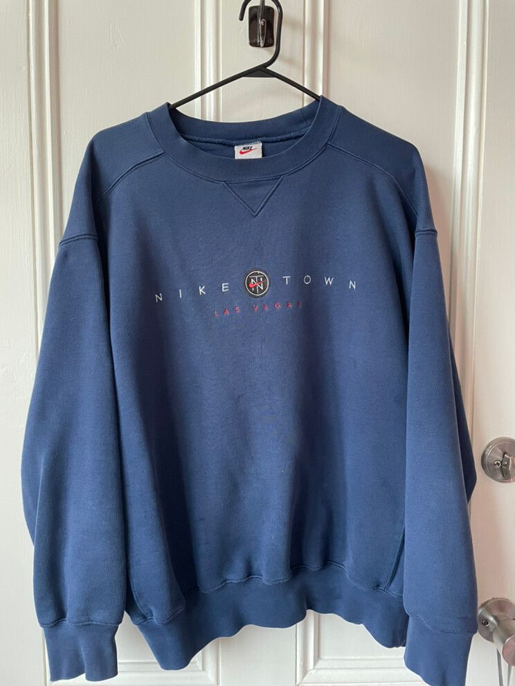 nike town sweatshirt