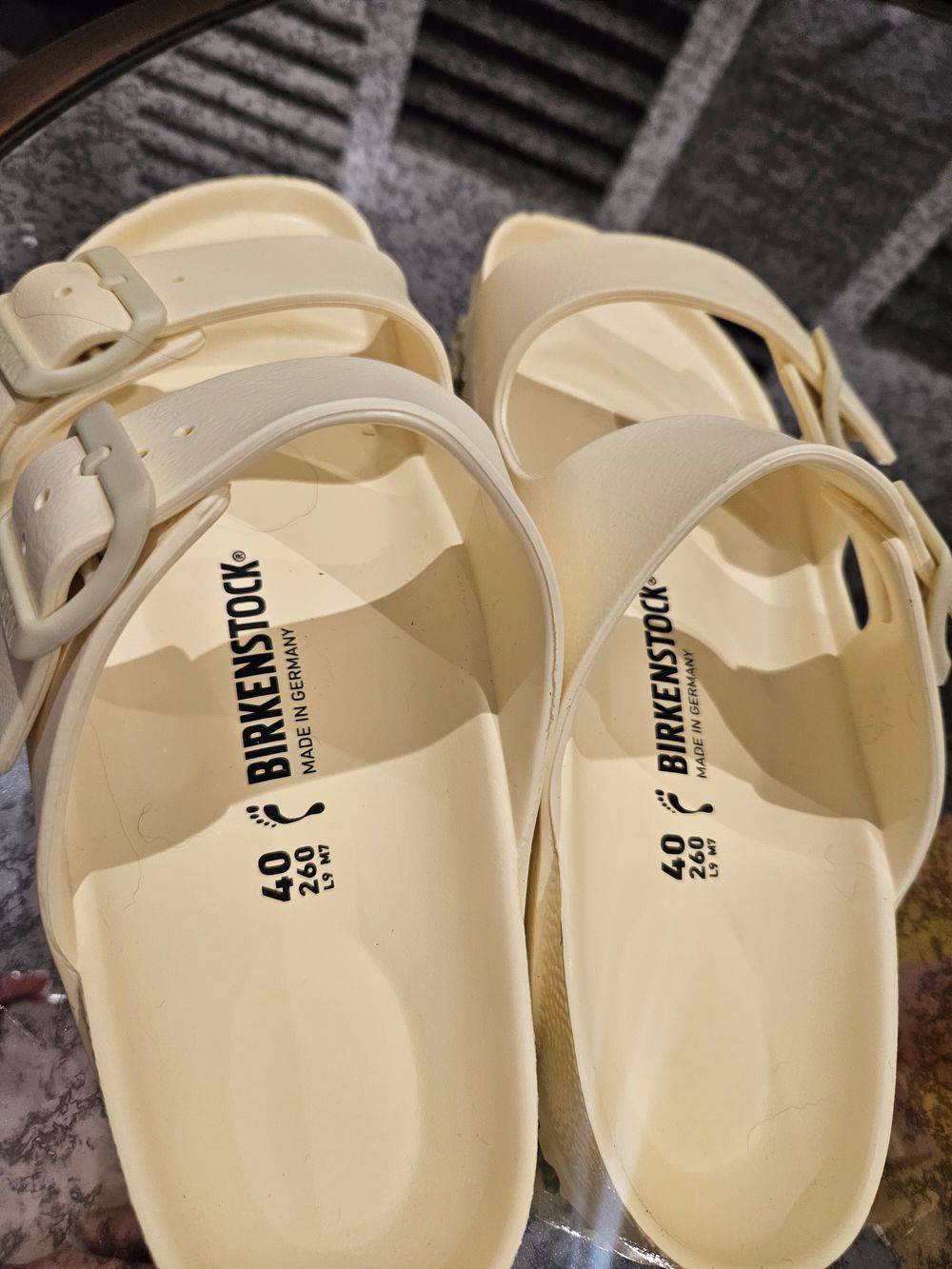 Birkenstock Cream/Yellow Sandals Size 400