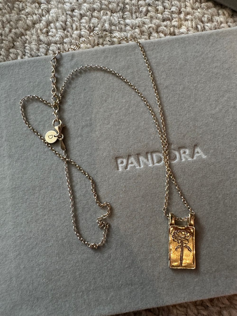 Daisy London necklace