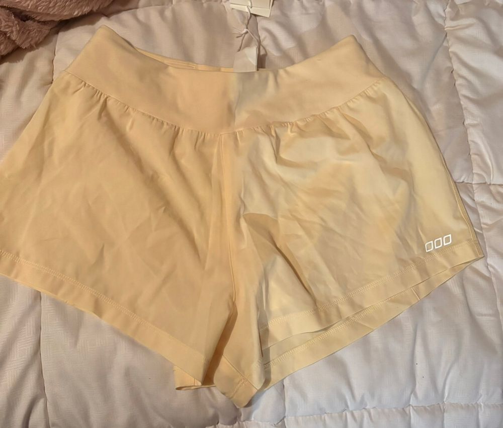 Lorna Jane light Lemon Shorts 🍋