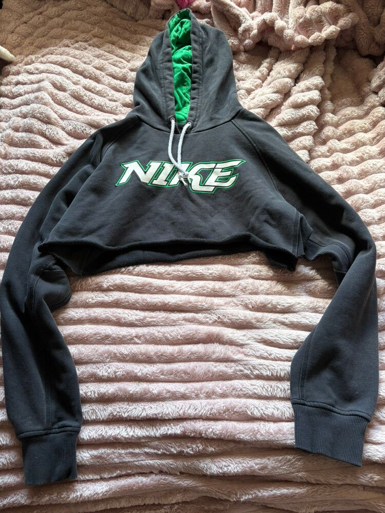 Vintage Nike crop hoodie