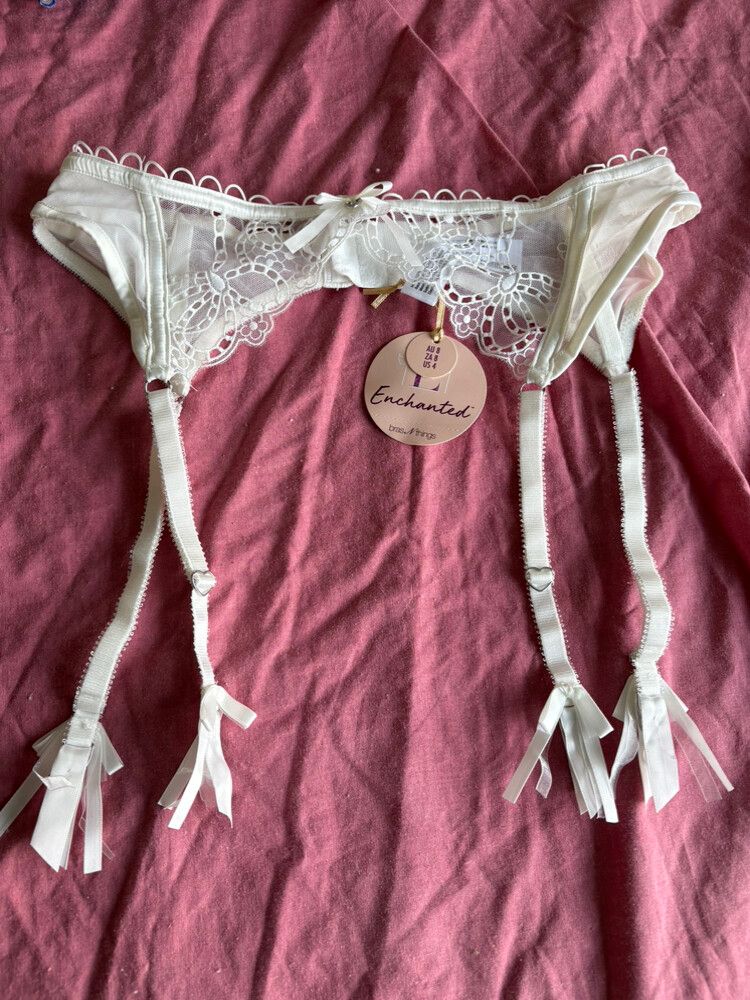 Enchanted Ivory Lace Suspender size 8