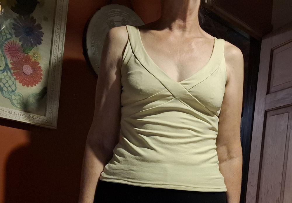 Starfish top in buttery yellow