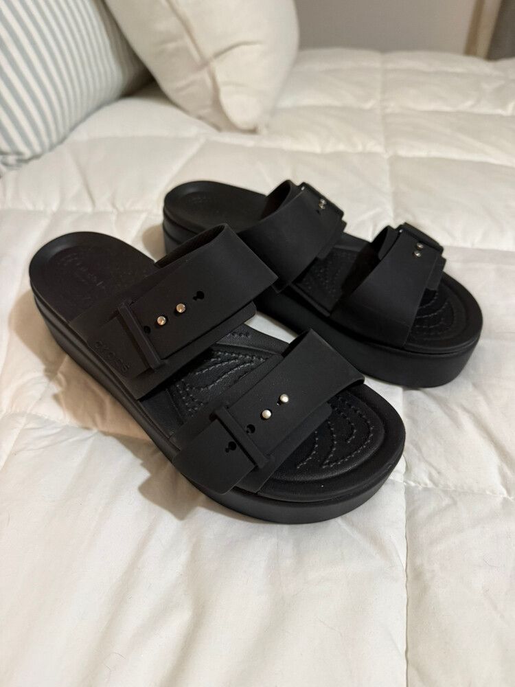 Crocs Brooklyn Buckle Low Wedge Size 7