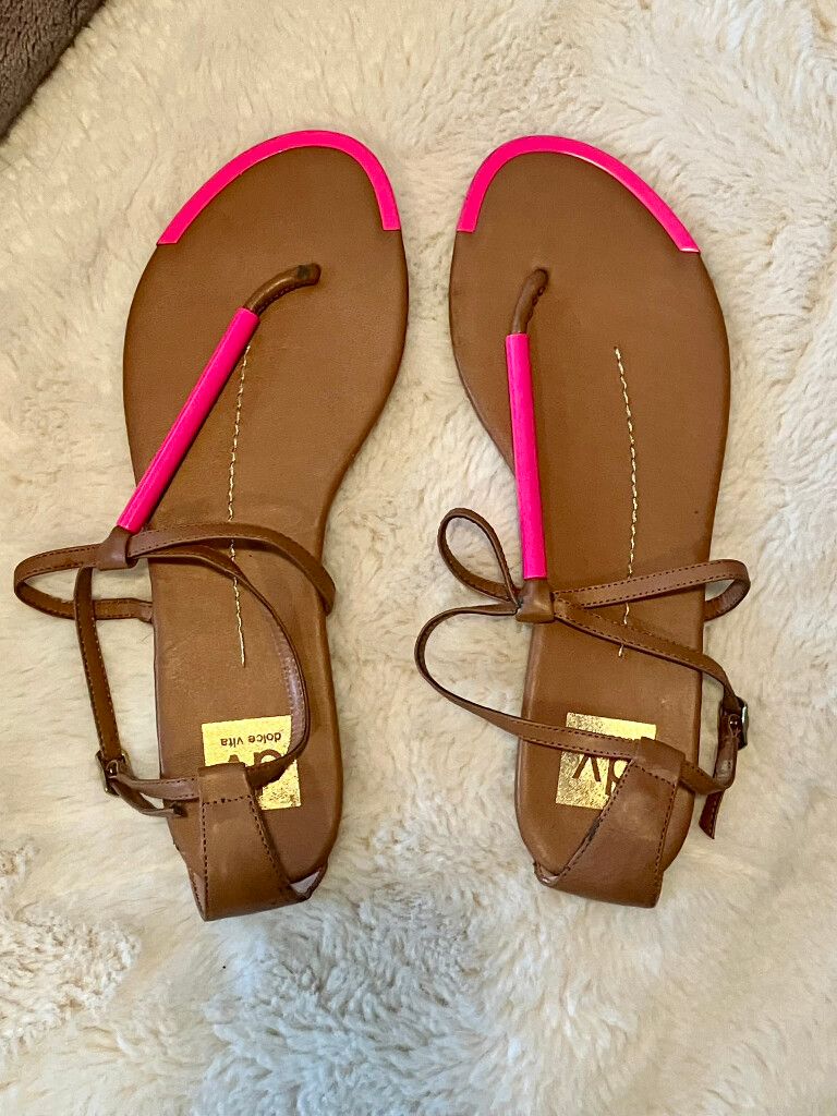 Dolce Vita Brown Thong Sandals with Pink Accents