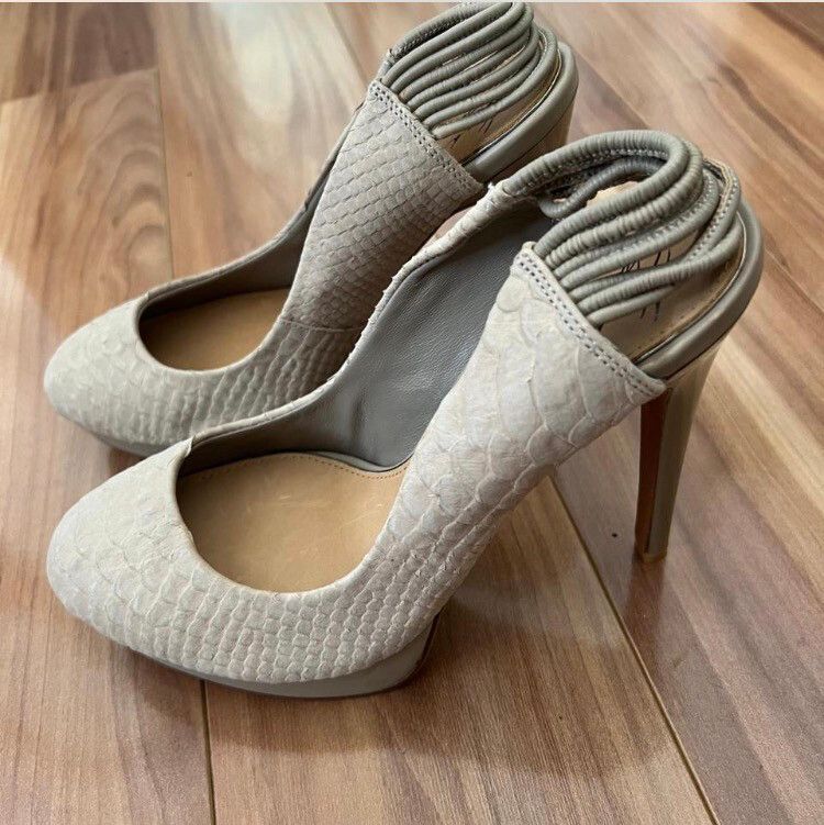 Badgley Mischka Beige Snakeskin Heels Size 9M