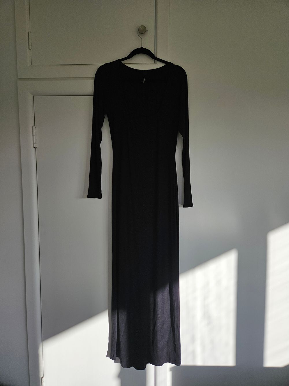 SKIMS - Skims Black Long Sleeve Soft Lounge Dress on Designer Wardrobe SKIMS - Skims Black Long Sleeve Soft Lounge Dress on Designer Wardrobe