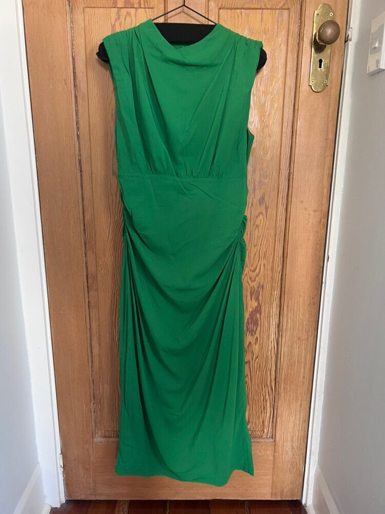 Cue - Cue Green Midi Dress on Designer Wardrobe