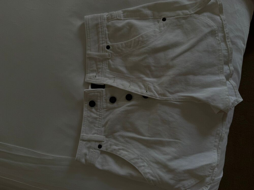 sir white short jeans