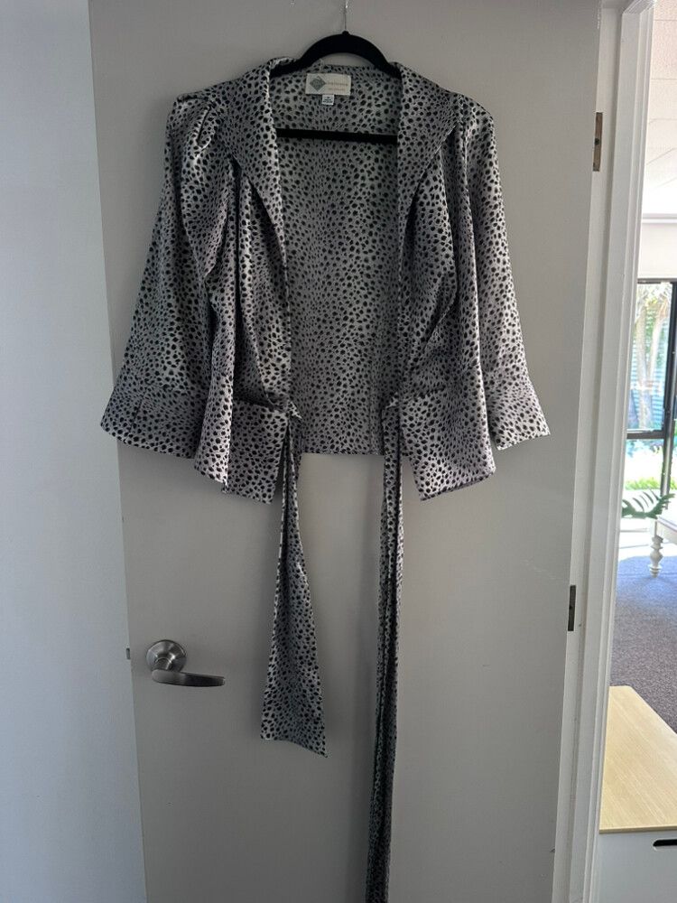 SHOSHAMA 100% Silk Vintage Matching Set in Grey Leopard Print