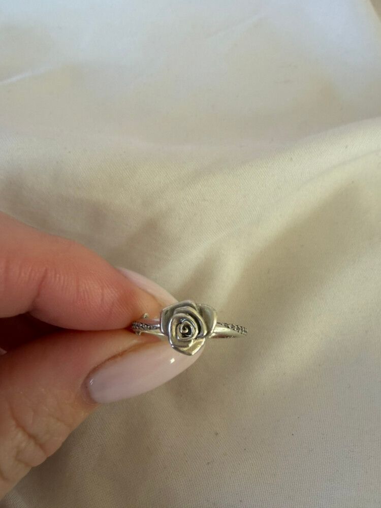Pandora rose ring