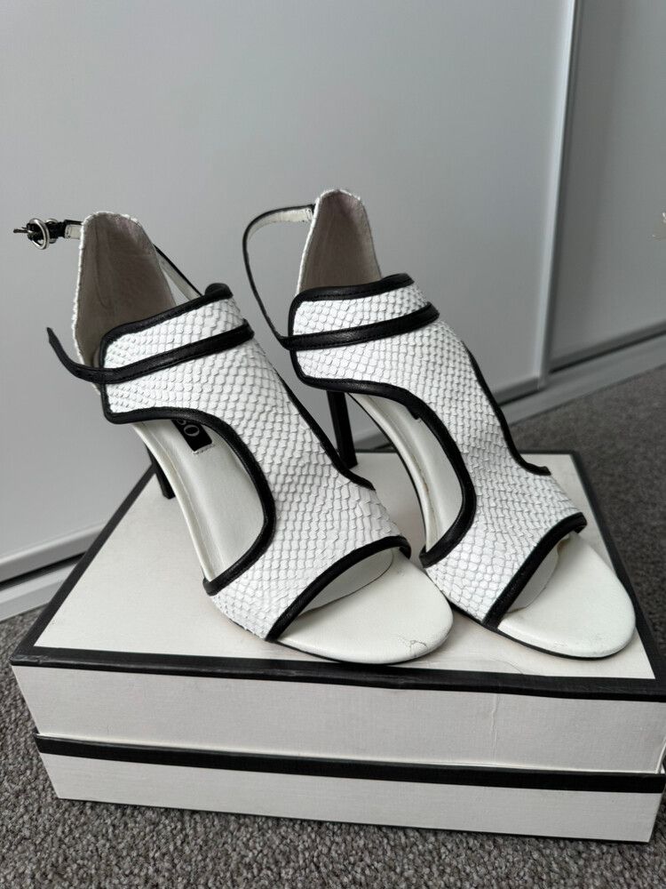 SENSO TABBY HEELS Size 38 size 7
