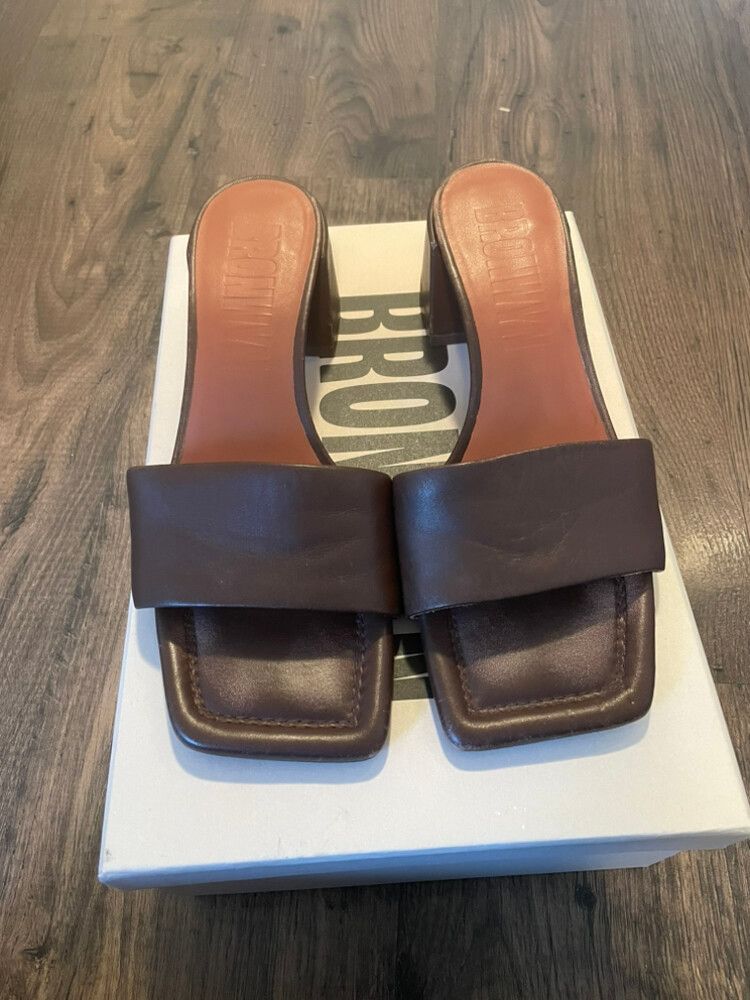 Stevie Sandal
