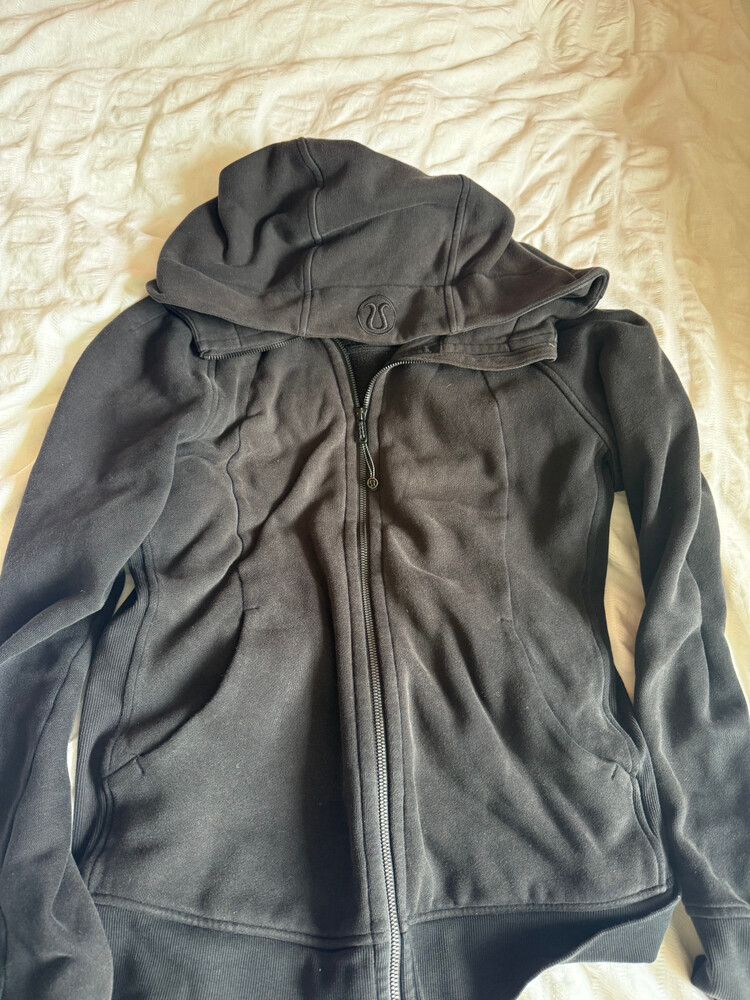 Lululemon - full zip scuba