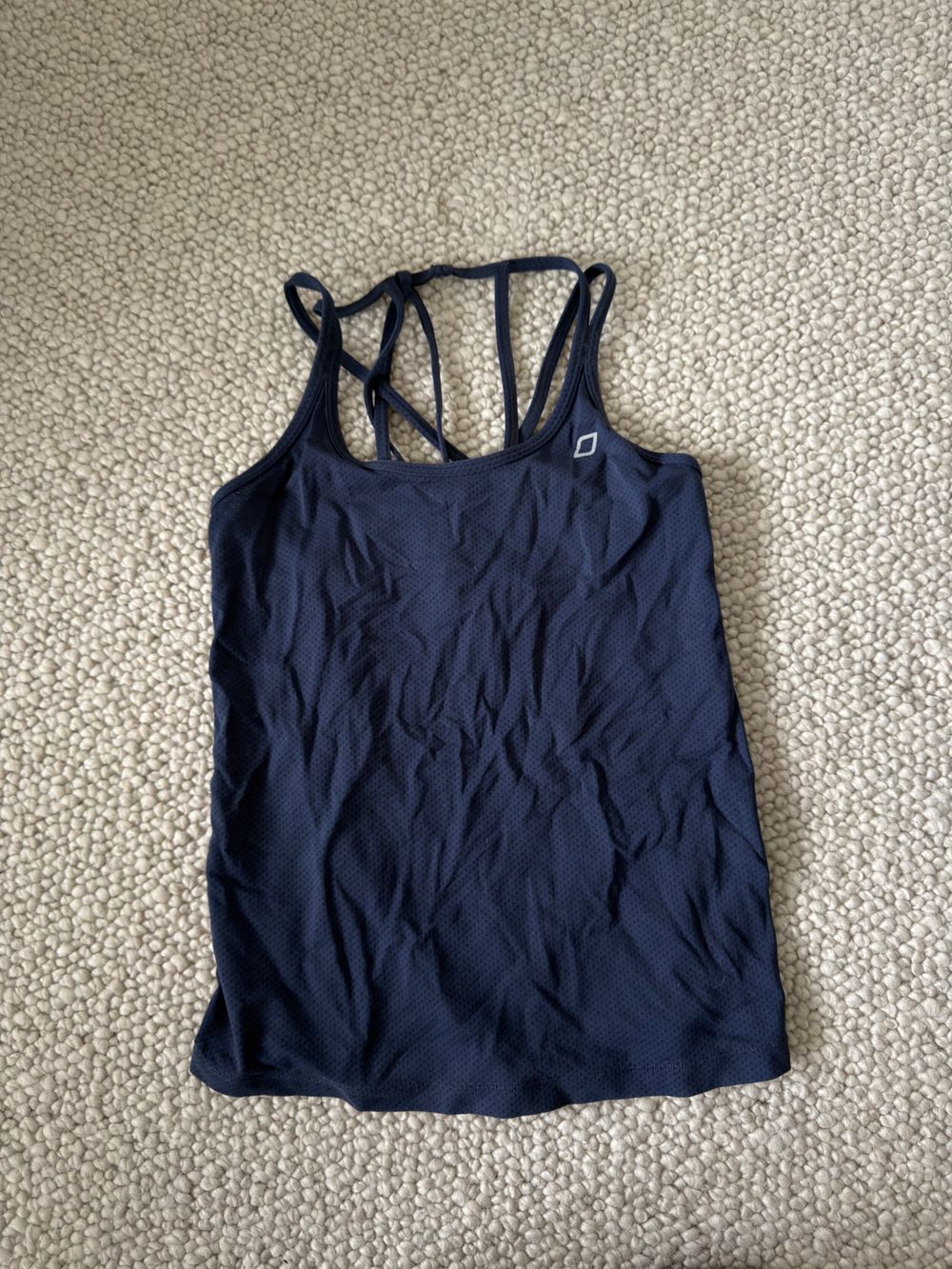 Lorna Jane sports singlet