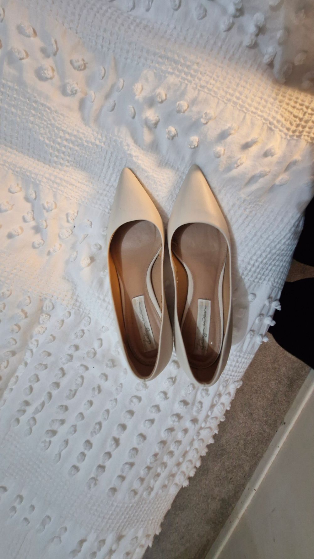 Kathryn Wilson small heel cream pointy toes 38