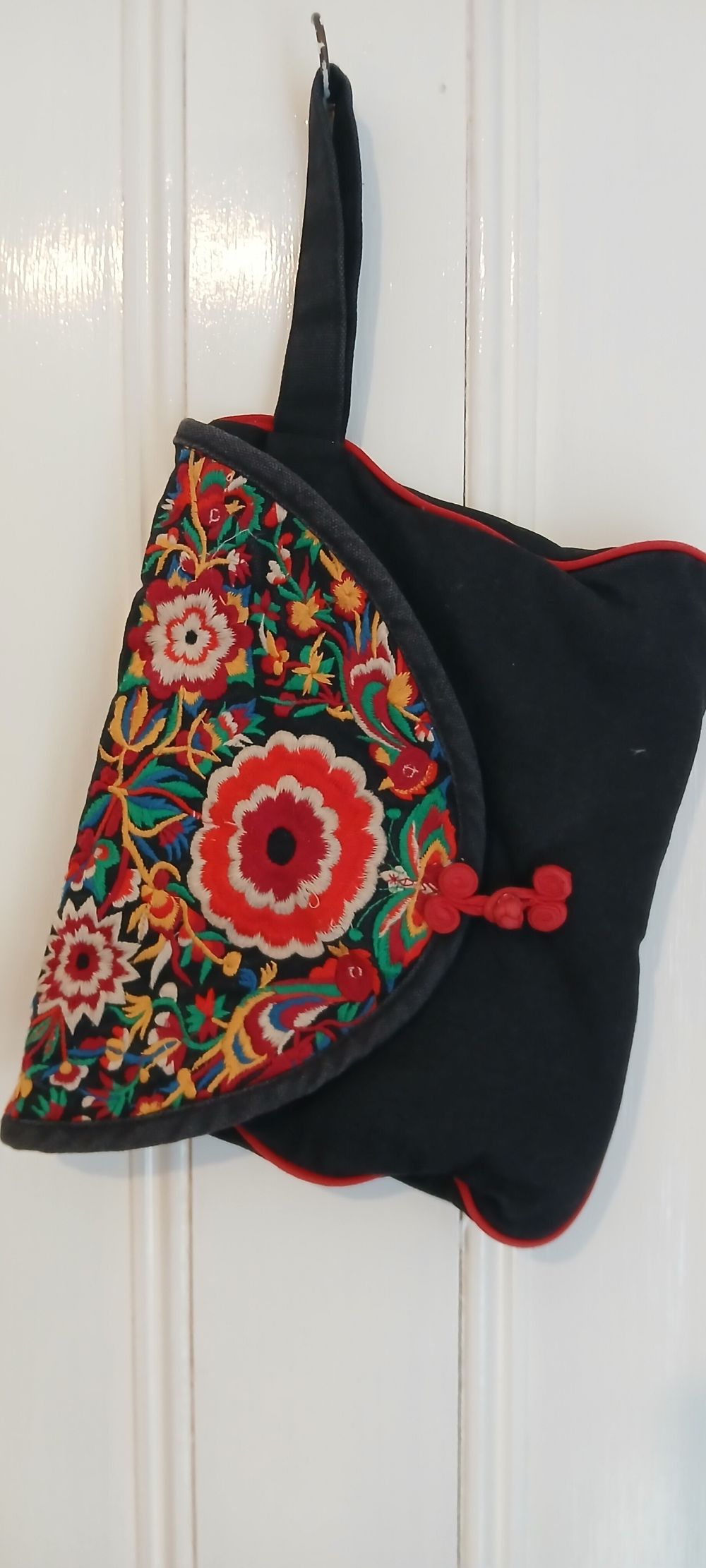 Vintage Boho Embroidered Floral Wristlet Clutch Bag - Black & Red
