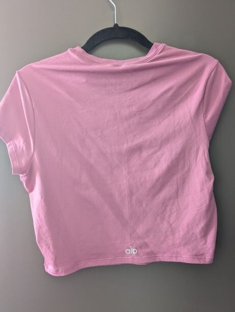 Alo Yoga raspberry pink crop top