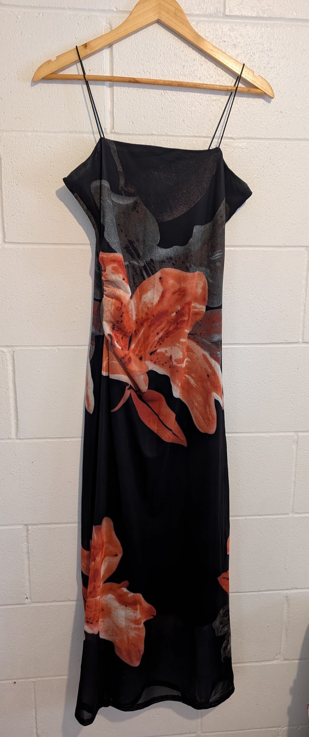Mirrou - Black and Orange Floral Maxi Dress on Designer Wardrobe Mirrou - Black and Orange Floral Maxi Dress on Designer Wardrobe