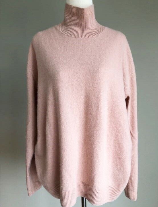 Moochi cashmere sweater sz M