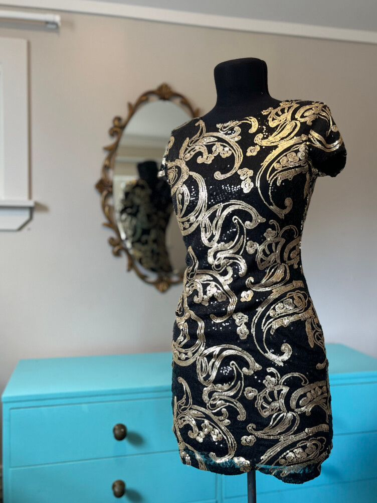 slim fit dress slacks Gold Chain Open Back Mini Dress in Black/Gold – SVRN main image 0