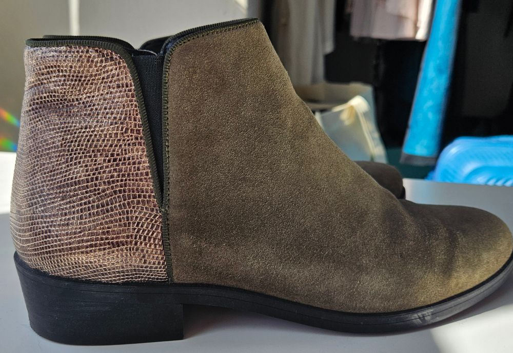 Green suede boots